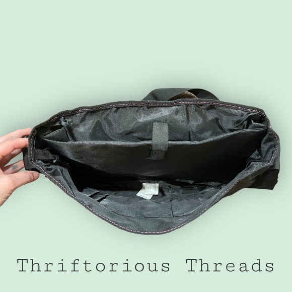 Hello Kitty I Love Hello Kitty Messenger Bag - Picture 4 of 5